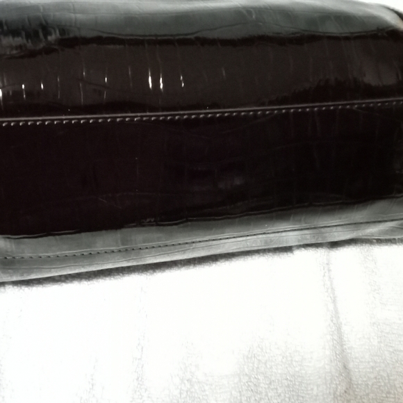 Guess crocodile embossed PVC Vinyl black tote w/shoulder straps clean interior - Picture 6 of 16
